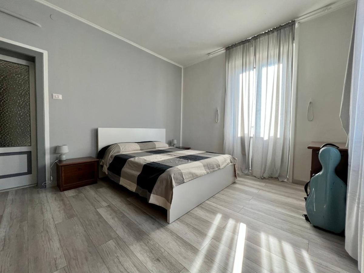 Ferienwohnung Il Ritrovo, Luminoso Trilocale In Citta Bergamo Exterior foto